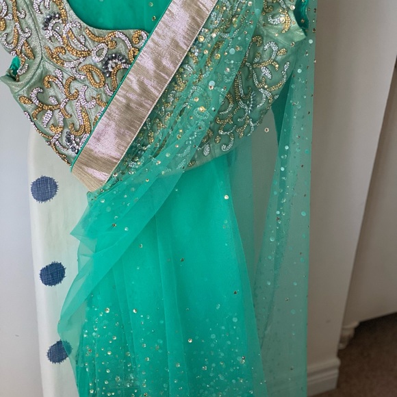 Saree - Picture 1 of 8